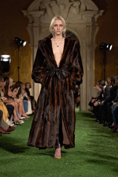Look 1